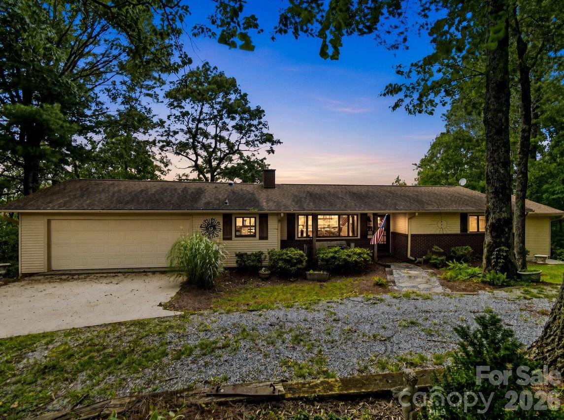 327 Summit Rd., Tryon, NC 28782
