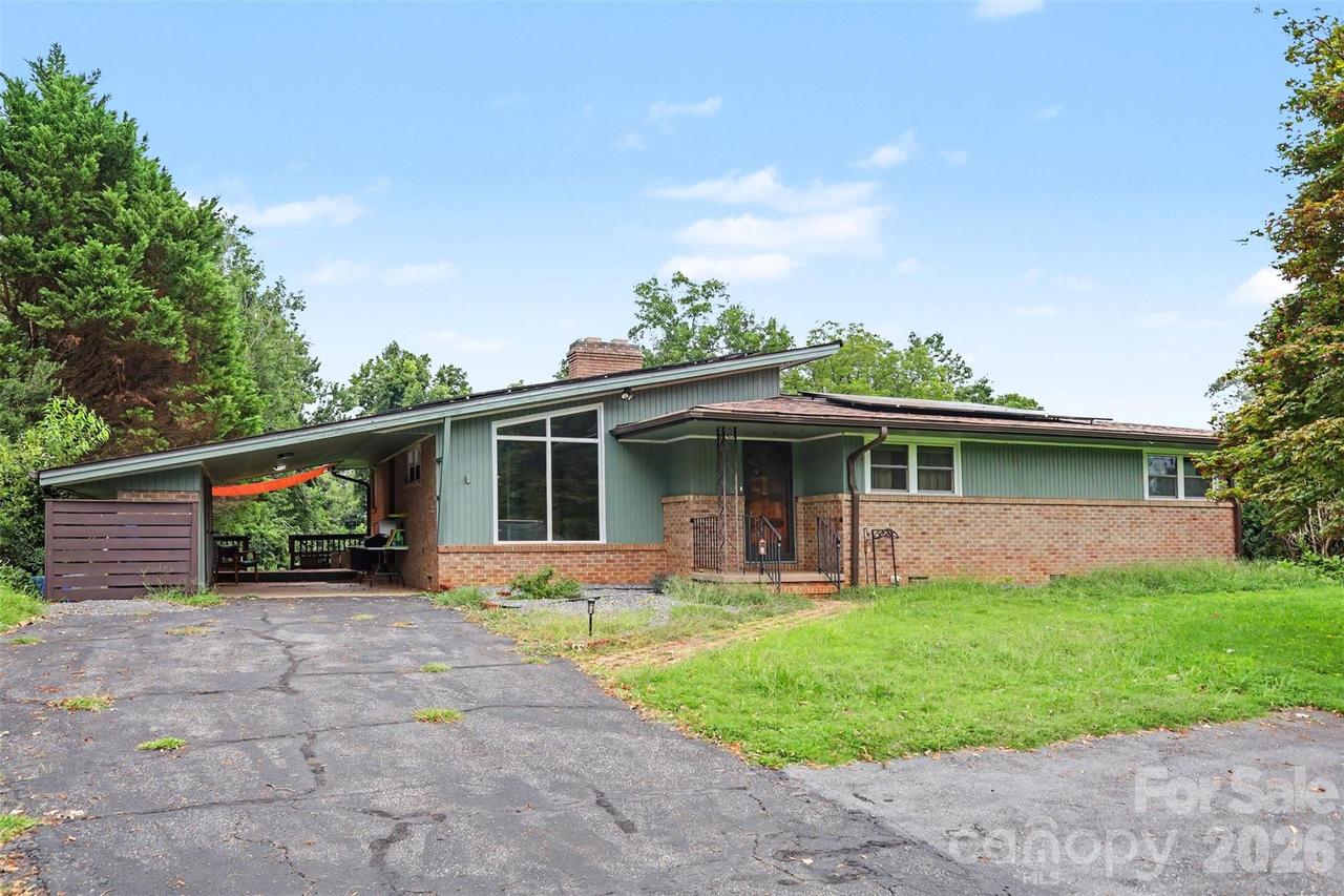 126 21st Ave., Hickory, NC 28601