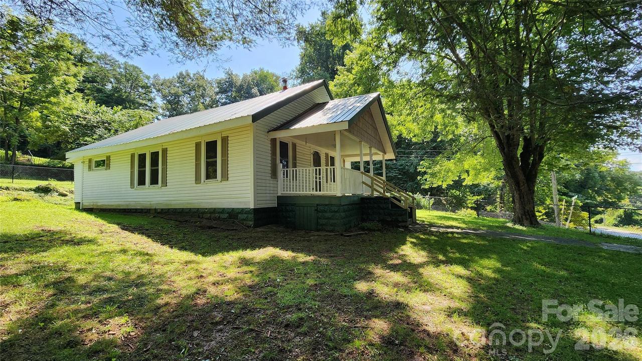 844 Connahetta St., Murphy, NC 28906