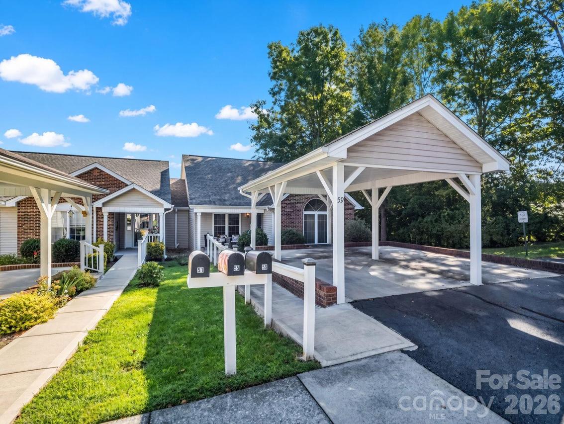 59 S Woodridge View Ct., Hendersonville, NC 28791