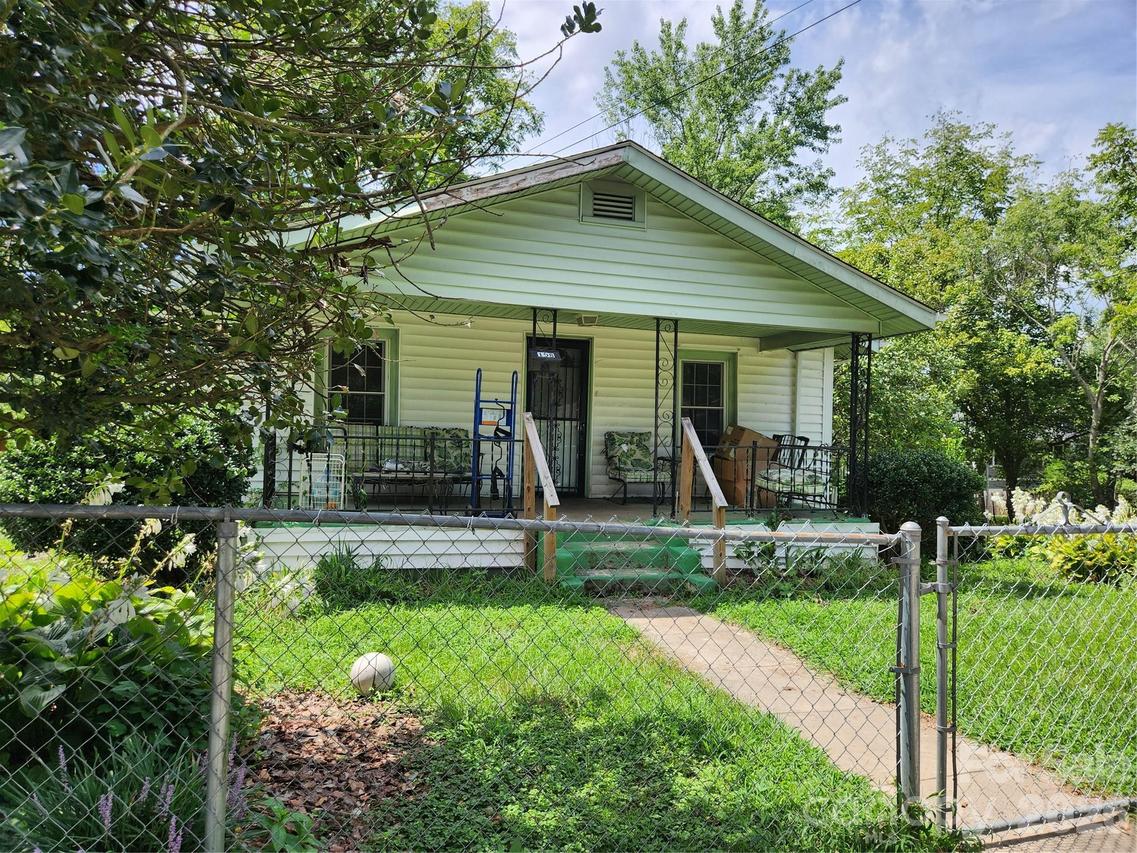 198 Fayetteville St., Asheville, NC 28806