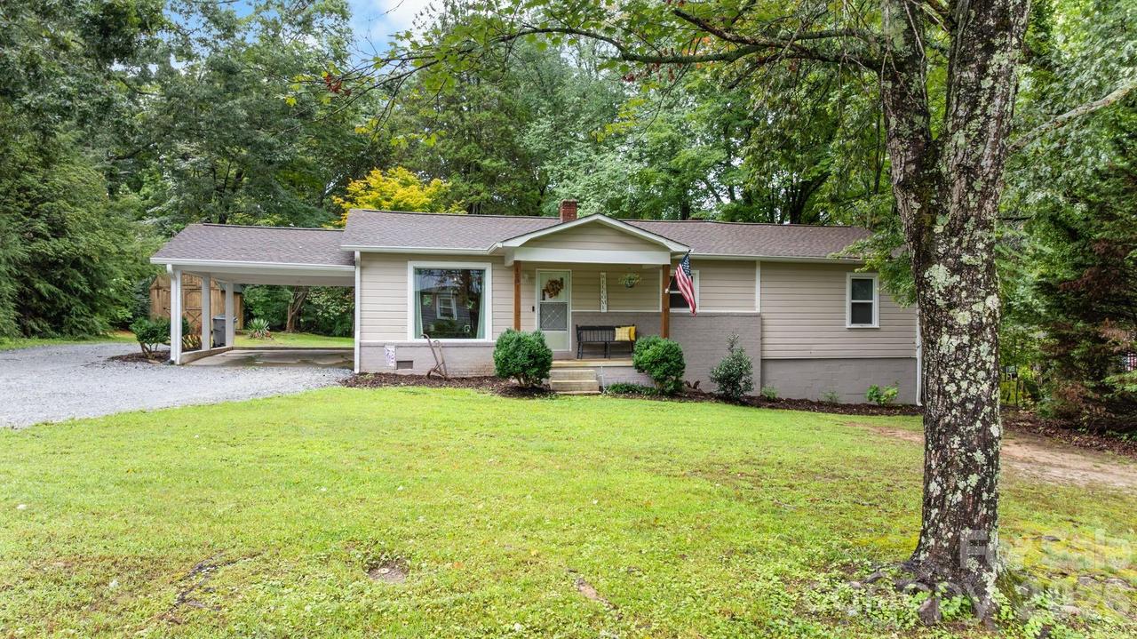 403 Shasta Ln., Lenoir, NC 28645