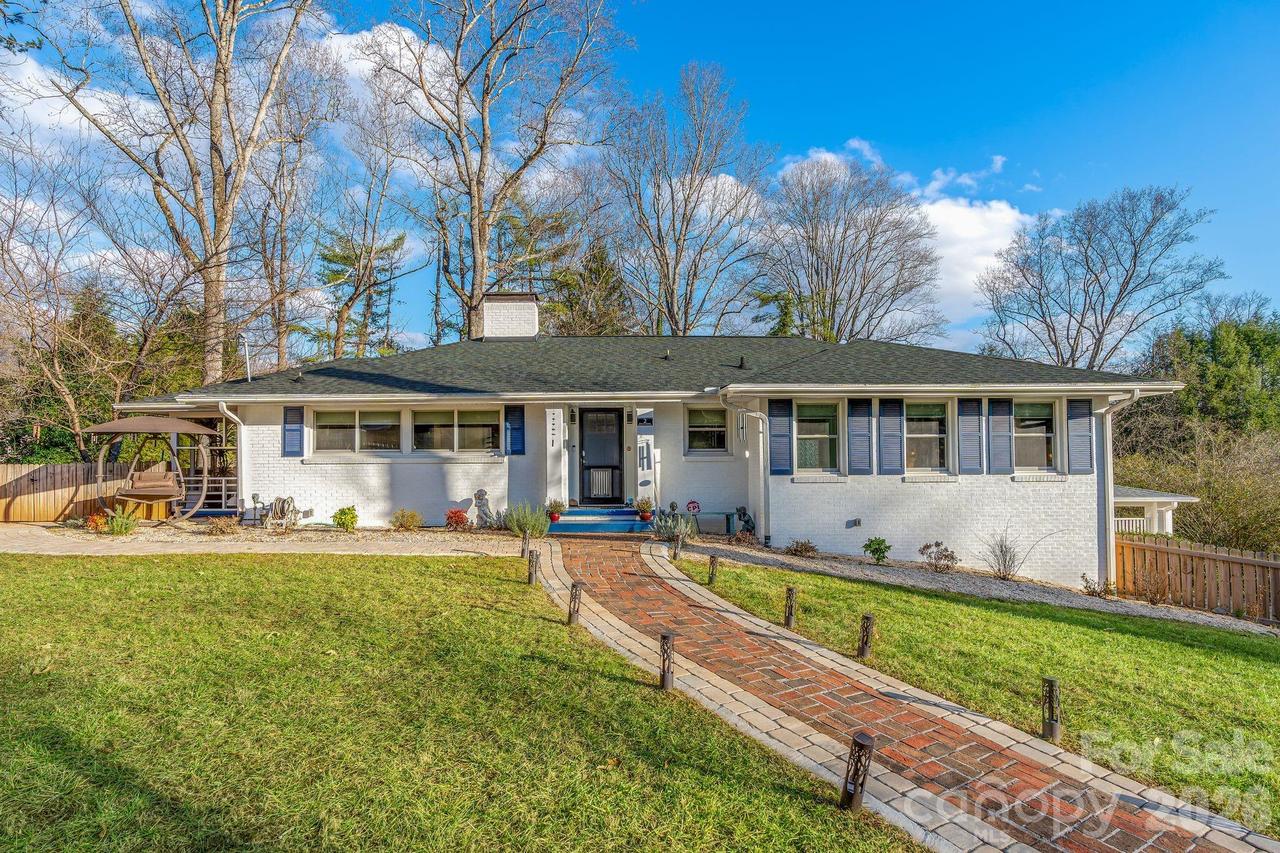 2 Bevlyn Dr., Asheville, NC 28803