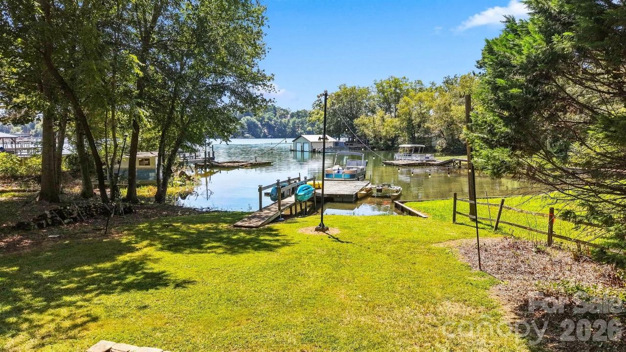 35 Loudonya Ln., Hickory, NC 28601