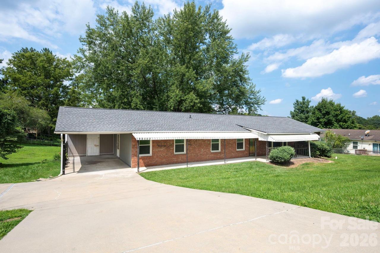 483 Caribou Rd., Asheville, NC 28803