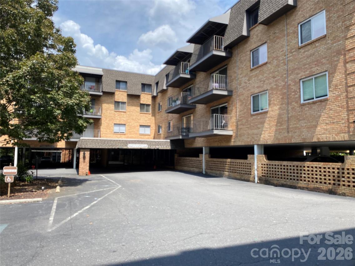 1323 Queens Rd. #208, Charlotte, NC 28207