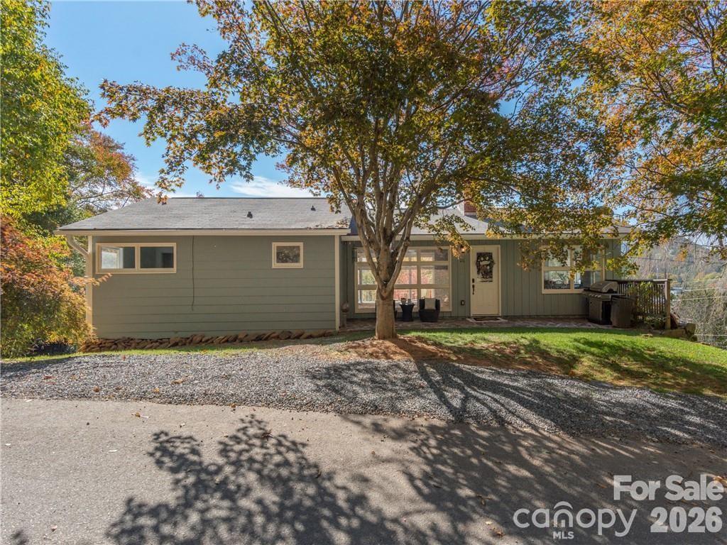 26 Grimball Dr., Waynesville, NC 28786