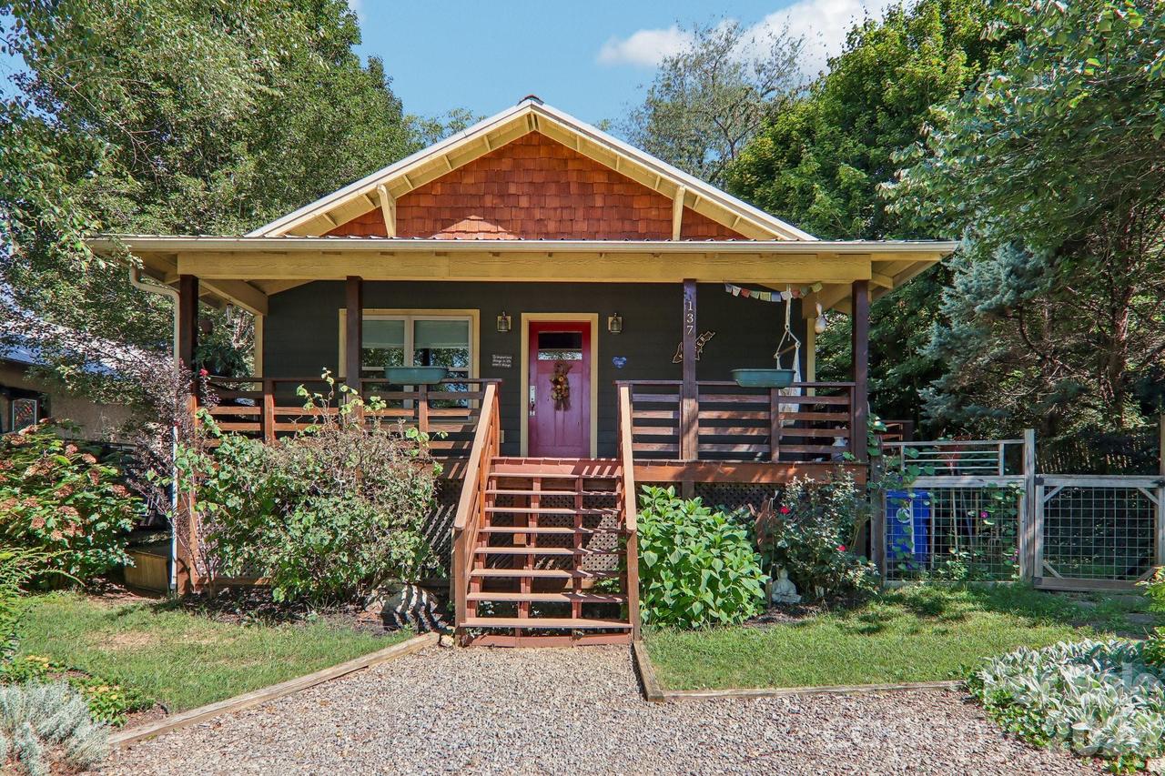 137 Sulphur Springs Rd., Asheville, NC 28806