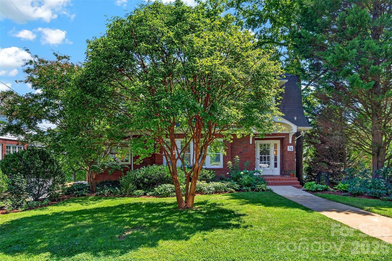 36 Mount Vernon Cir., Asheville, NC 28804