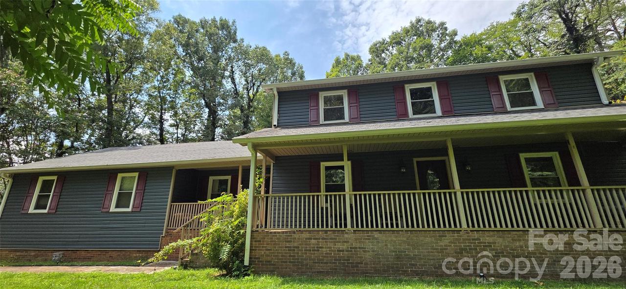8979 Twin Lake Dr., Kernersville, NC 27284