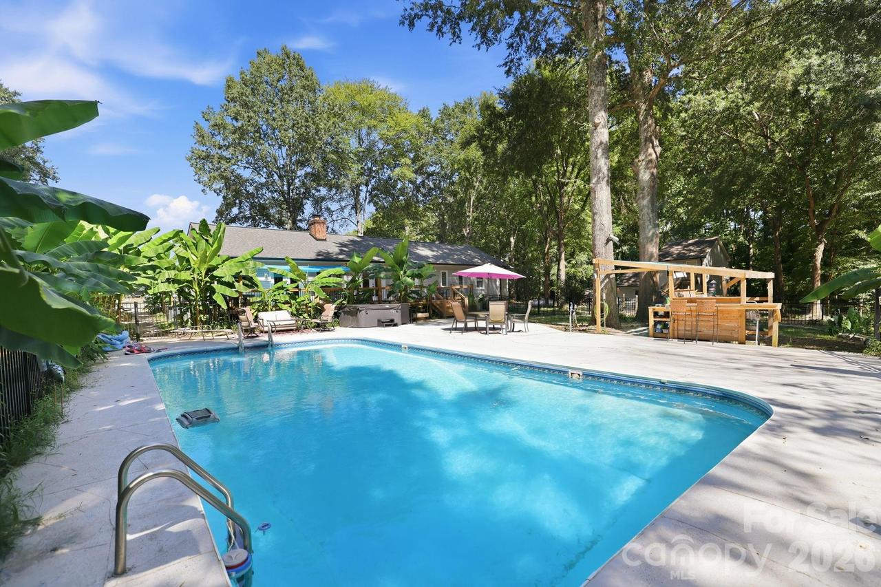 205 Dornoch Dr., Matthews, NC 28104