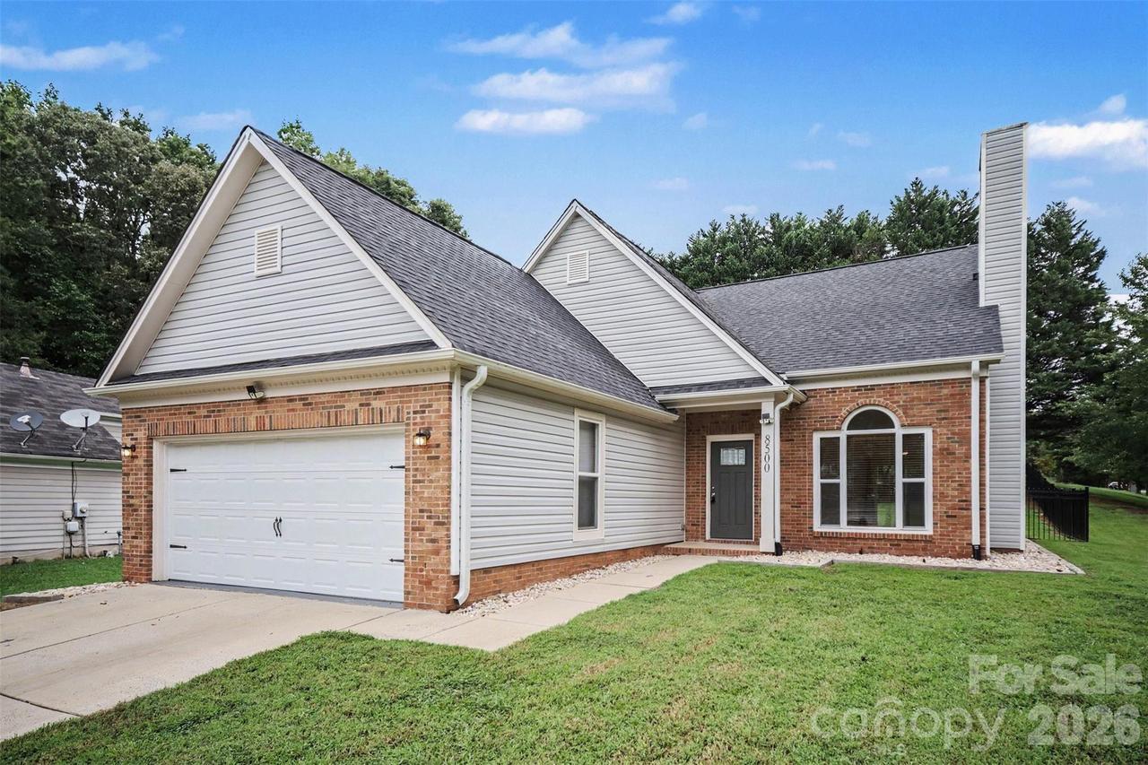 8500 Woodhill Manor Ct., Charlotte, NC 28215