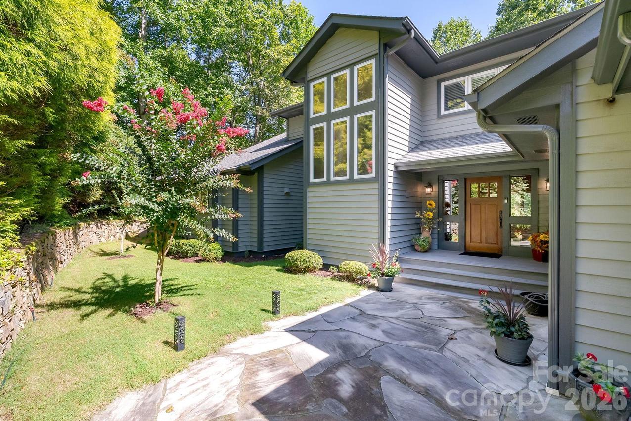 107 Spruce Ln., Zirconia, NC 28790