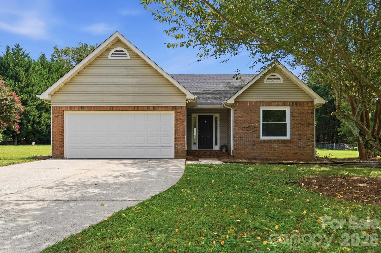 2730 Briar Trail Ct., Matthews, NC 28104