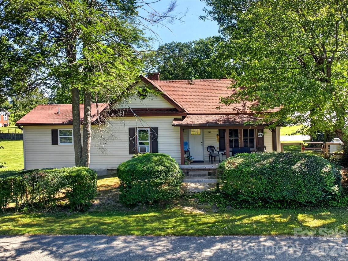 110 E Price St., Hendersonville, NC 28739