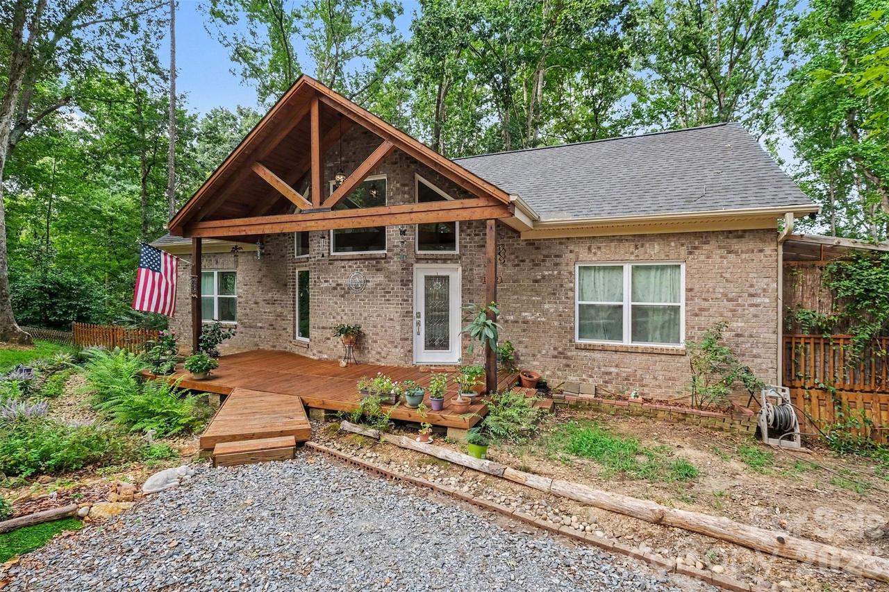 1042 Rosewood Dr., Dallas, NC 28034