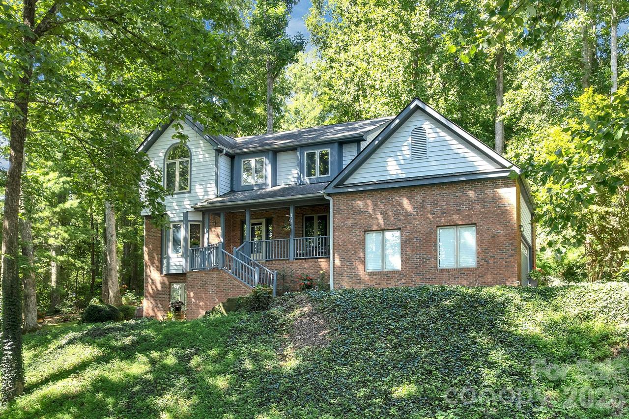 25 Weston Heights Dr., Asheville, NC 28803