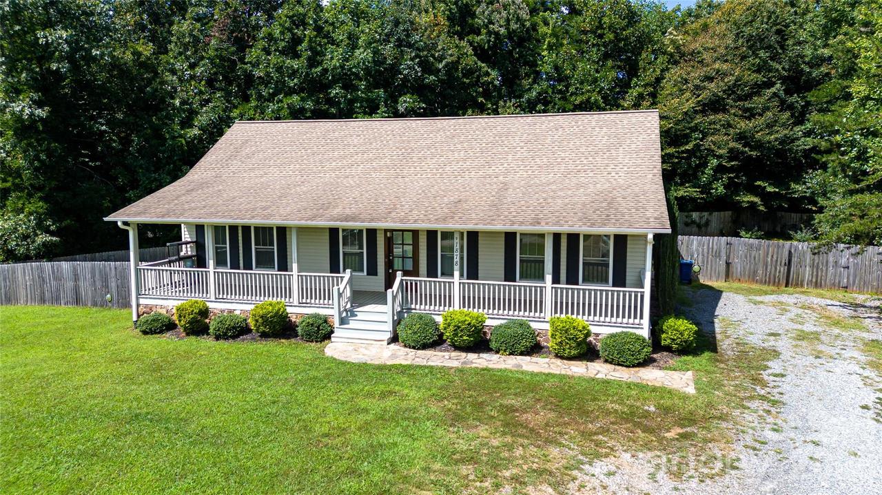 1878 W Us 70 Hwy., Morganton, NC 28655