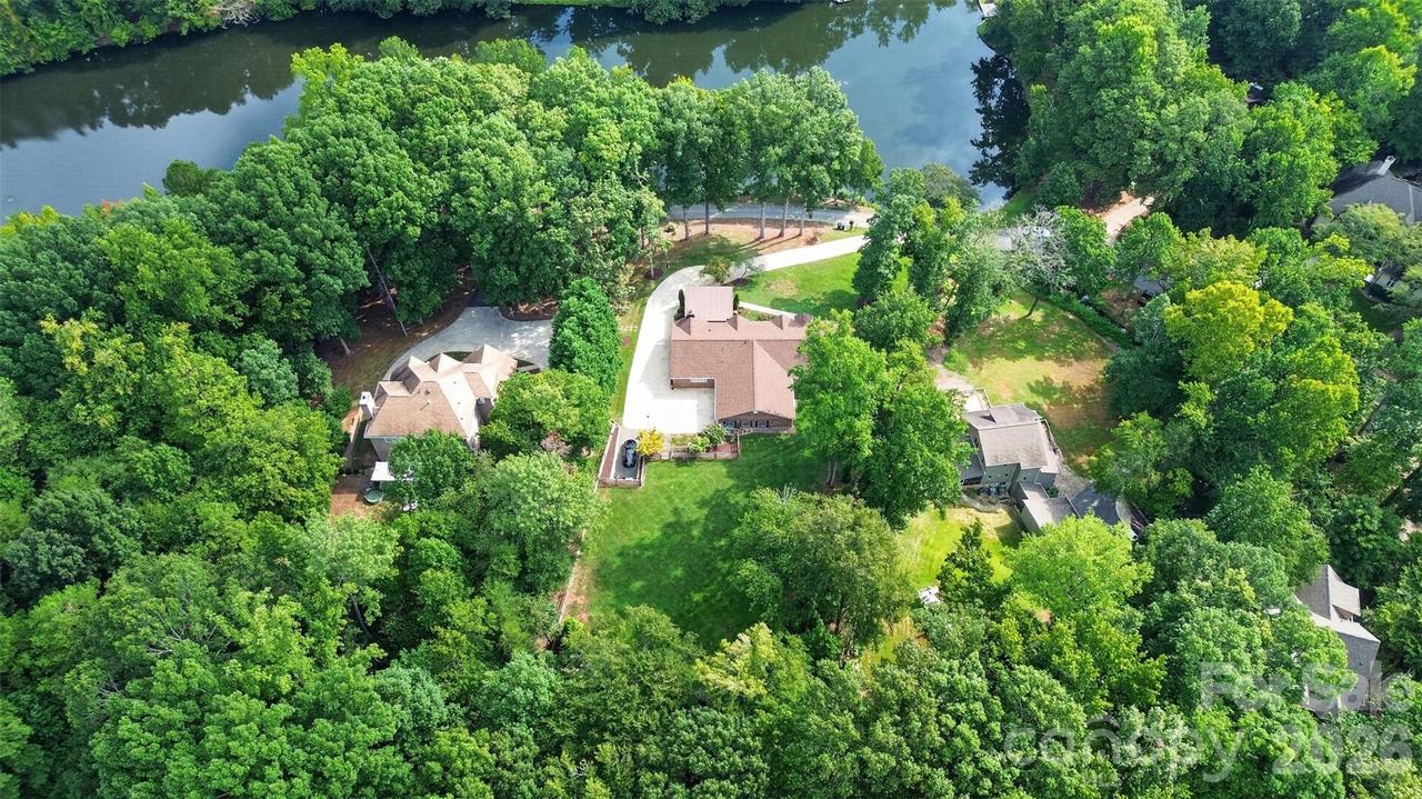 6014 Lake Providence Ln., Charlotte, NC 28277