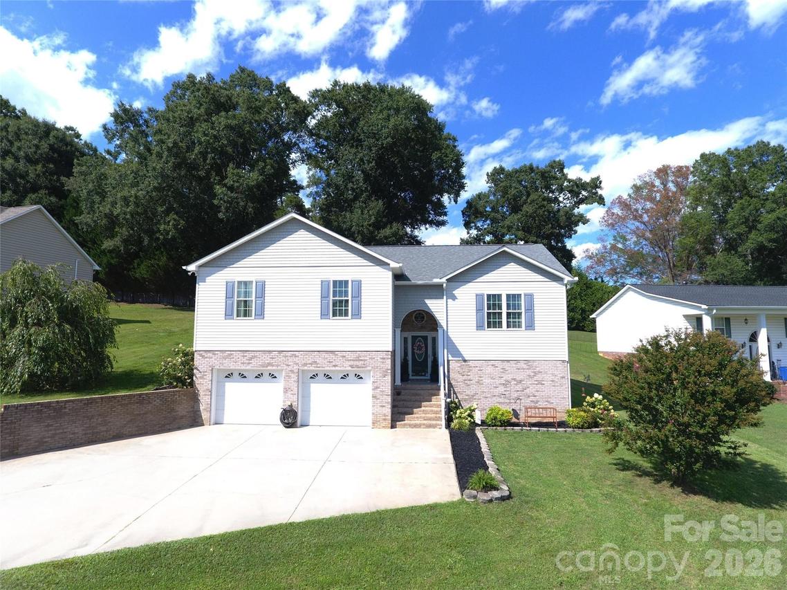 2135 Olde Farm Rd., Hudson, NC 28638