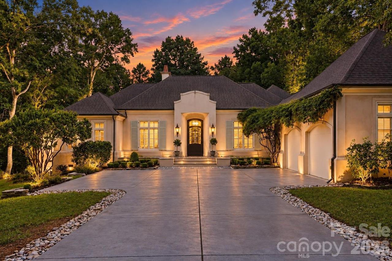 4935 Piper Glen Dr., Charlotte, NC 28277