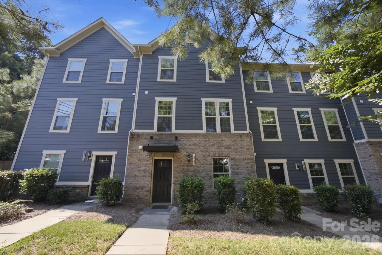 1321 Queen Lyon Ct., Charlotte, NC 28205