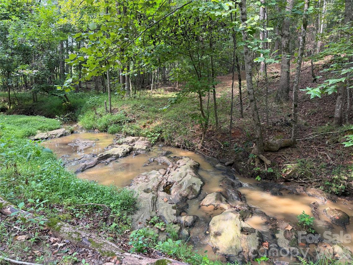 151 Whispering Pines Ln., Mooresboro, NC 28114