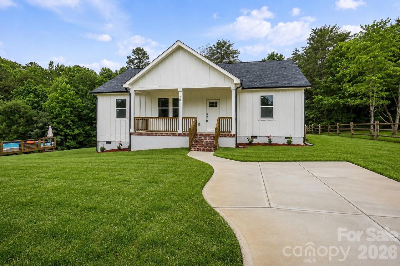 120 Whistling Pines Dr., Statesville, NC 28677