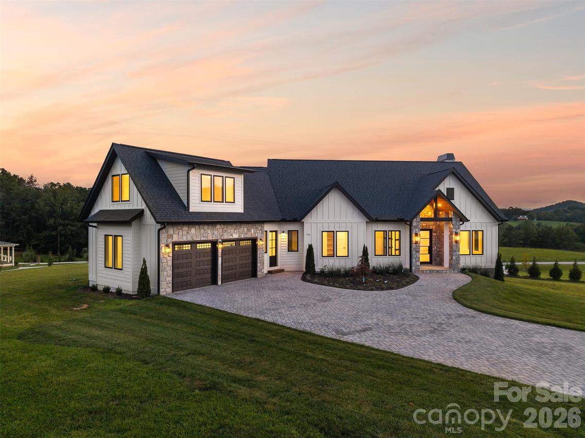133 Golden Pasture Dr., Fletcher, NC 28732