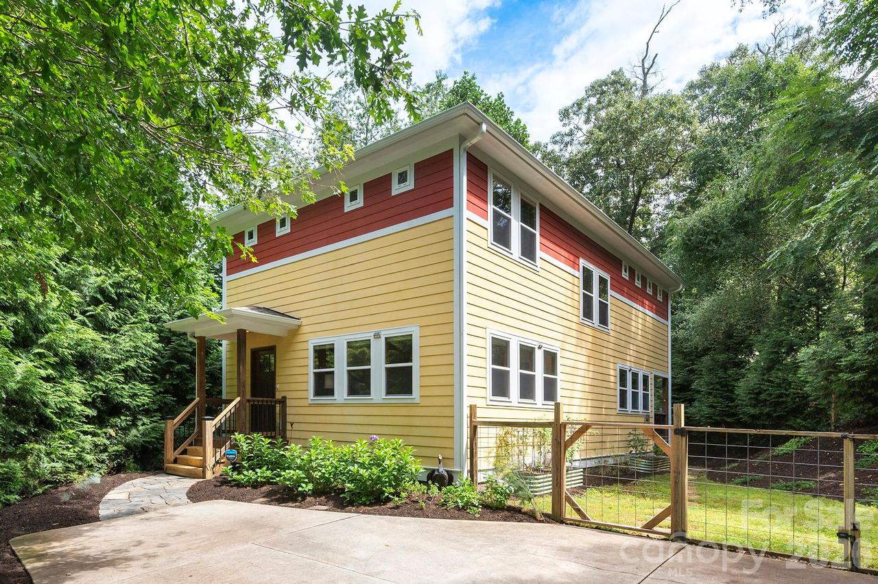 15 Riverlink Ln., Asheville, NC 28806