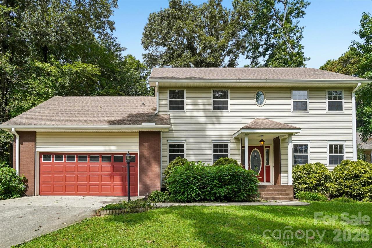 506 Fox Hollow Ln., Mills River, NC 28759
