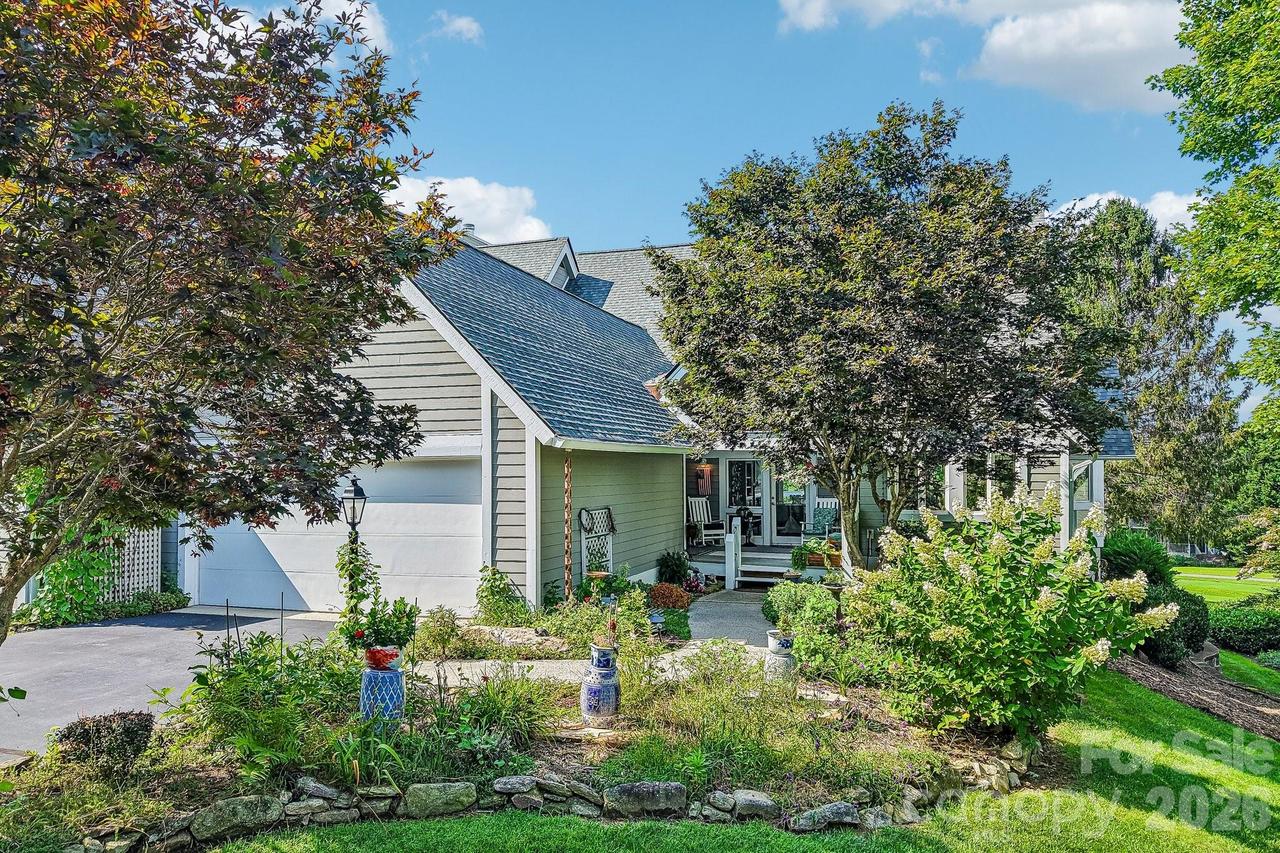 146 Overlook Dr., Flat Rock, NC 28731