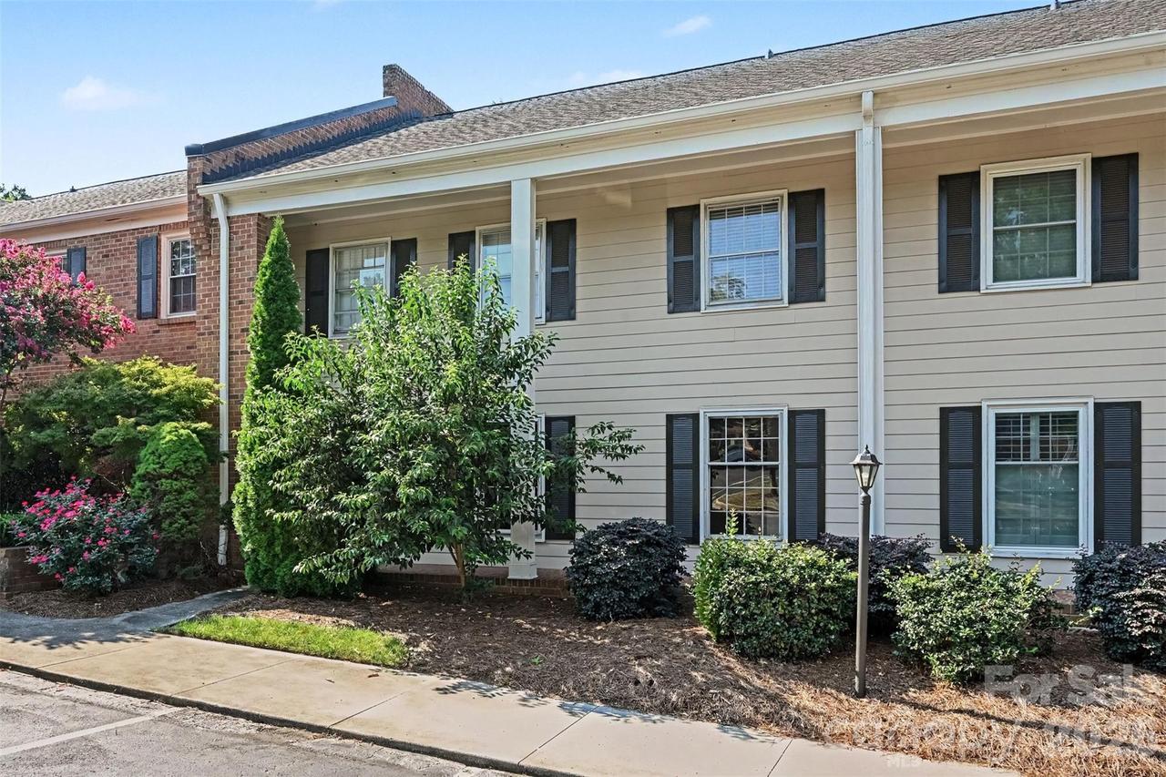 6727 Constitution Ln., Charlotte, NC 28210
