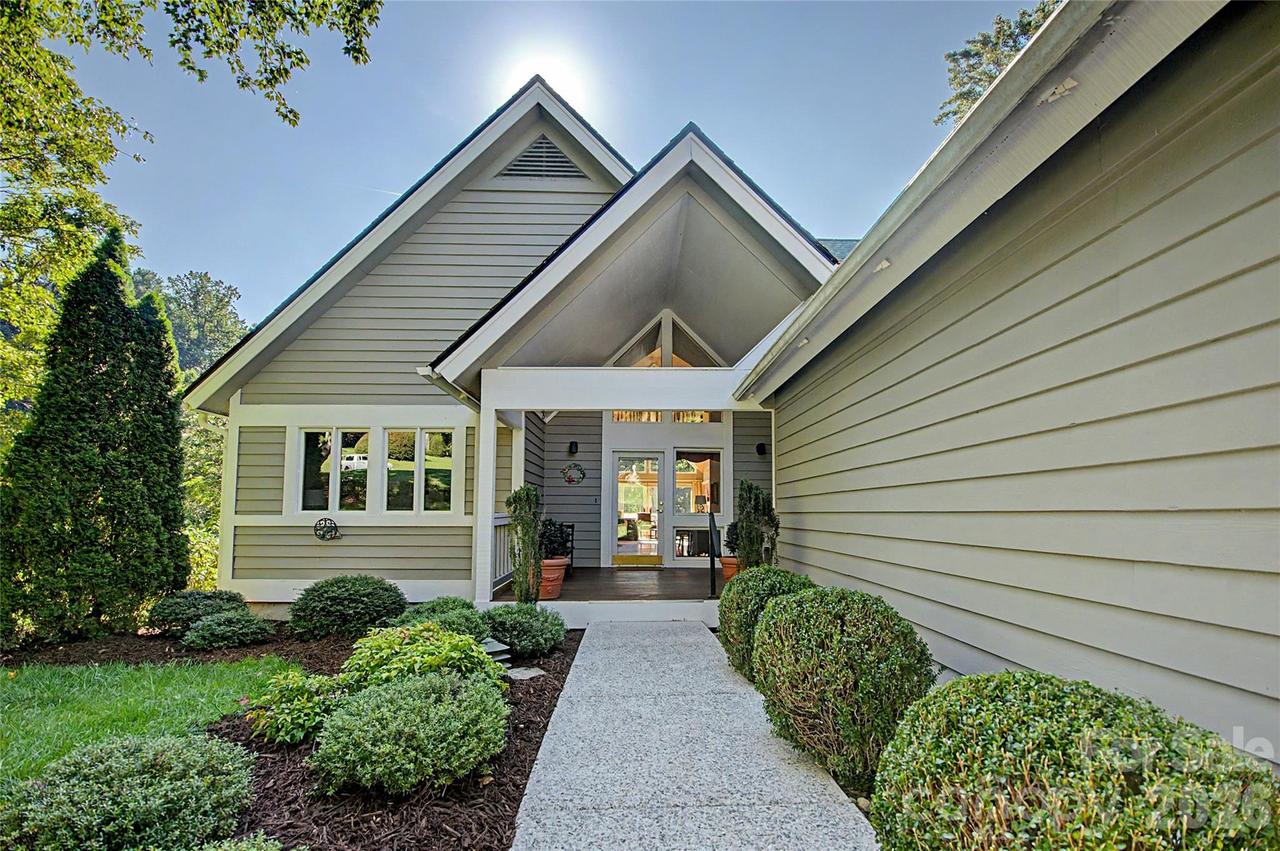 104 Overlook Dr., Flat Rock, NC 28731