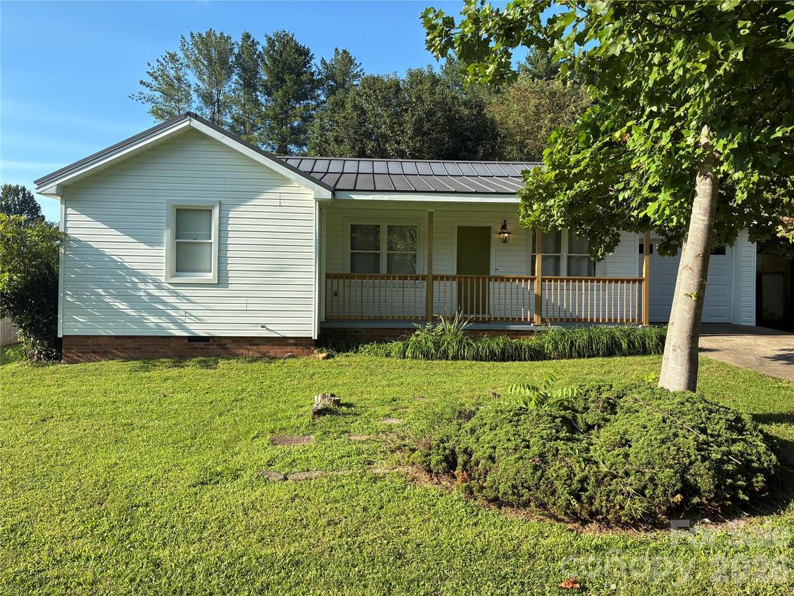 1008 Hopedale Dr., Lenoir, NC 28645