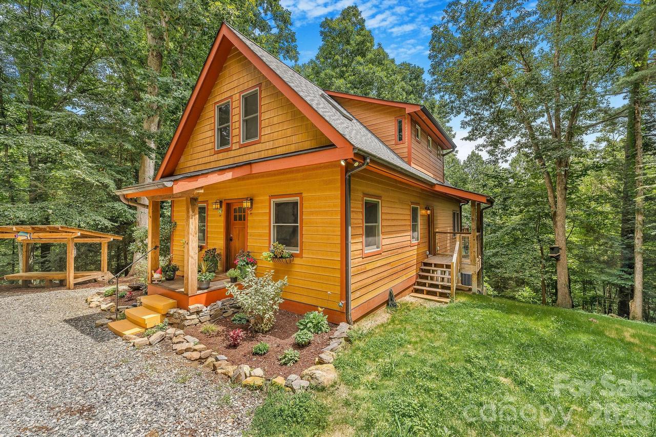 553 River Bend Dr., Mars Hill, NC 28754