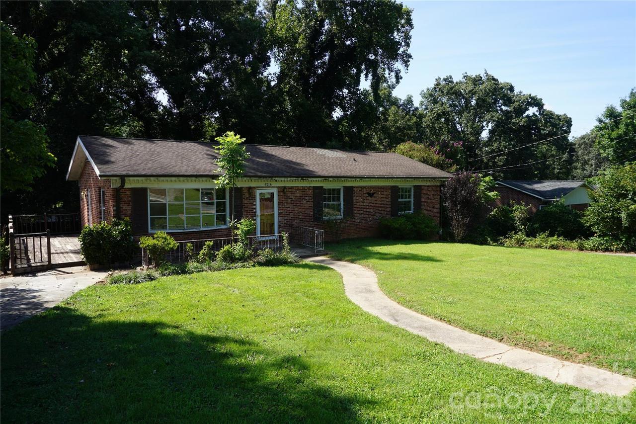 5214 Northview Dr., Hickory, NC 28601