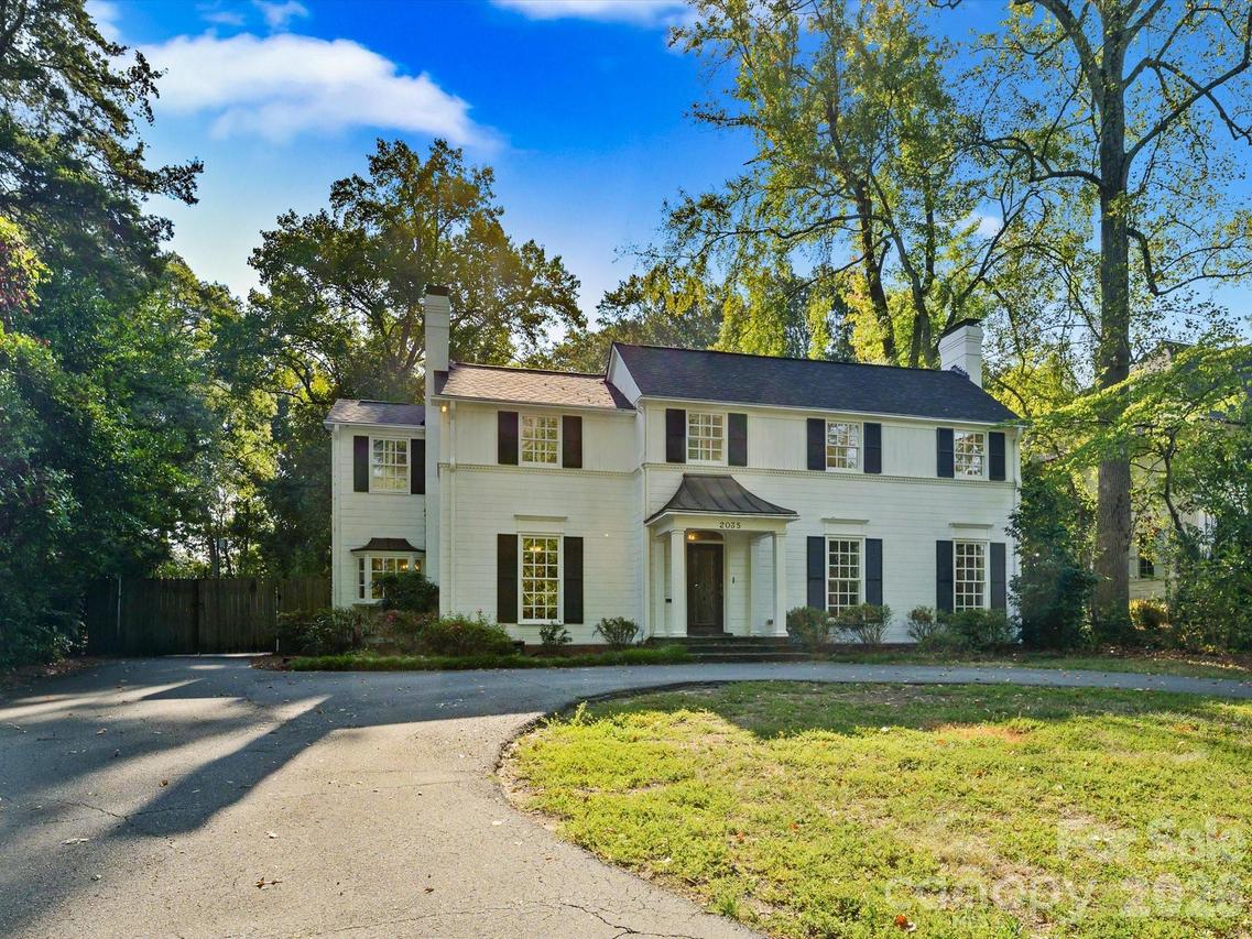 2035 Pinewood Cir., Charlotte, NC 28211