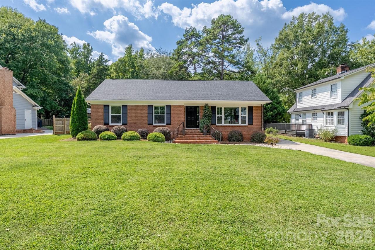 7735 Surreywood Pl., Charlotte, NC 28270