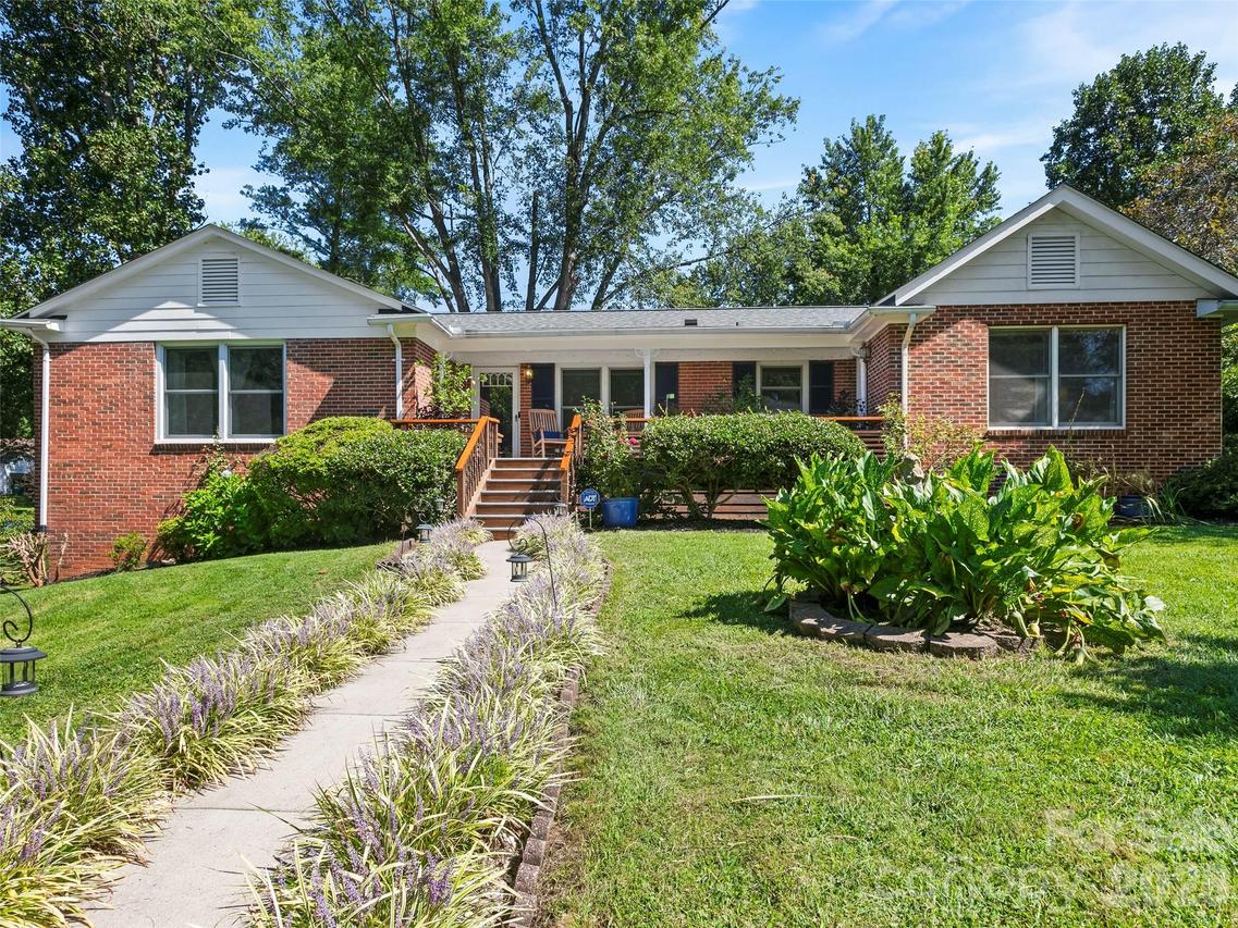 101 Castlerock Dr., Asheville, NC 28806