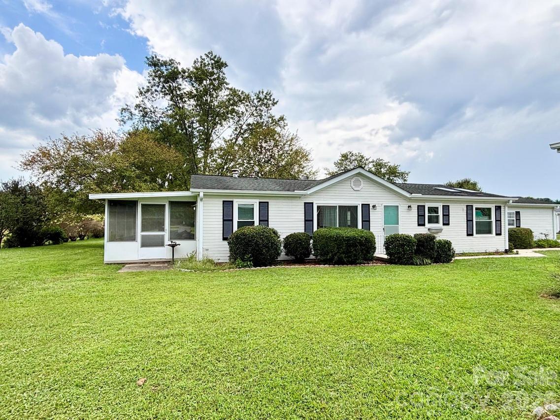 236 Riverwind Dr., Hendersonville, NC 28739