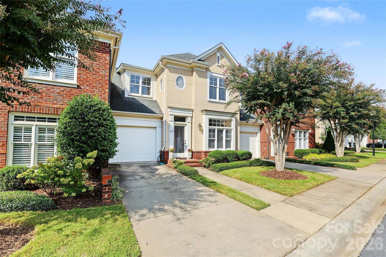 225 Sloane Square Way, Charlotte, NC 28211