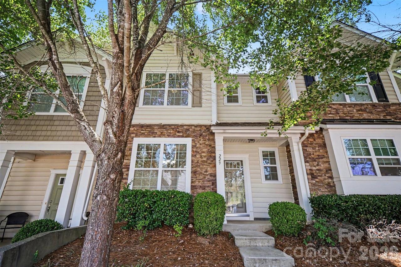229 Misty Knoll Ln., Belmont, NC 28012