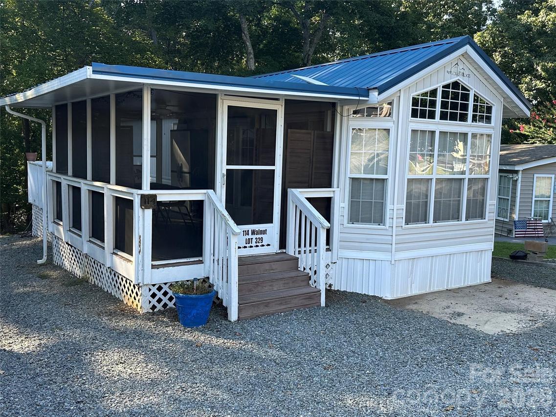 114 Walnut Cir., New London, NC 28127