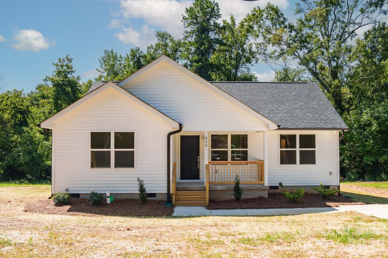 409 Queens Rd., Gastonia, NC 28052