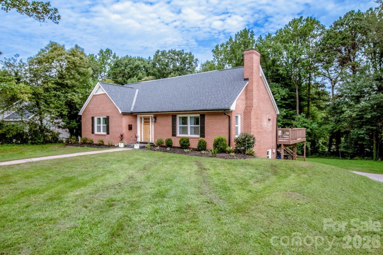 476 Summit Ave., Statesville, NC 28677