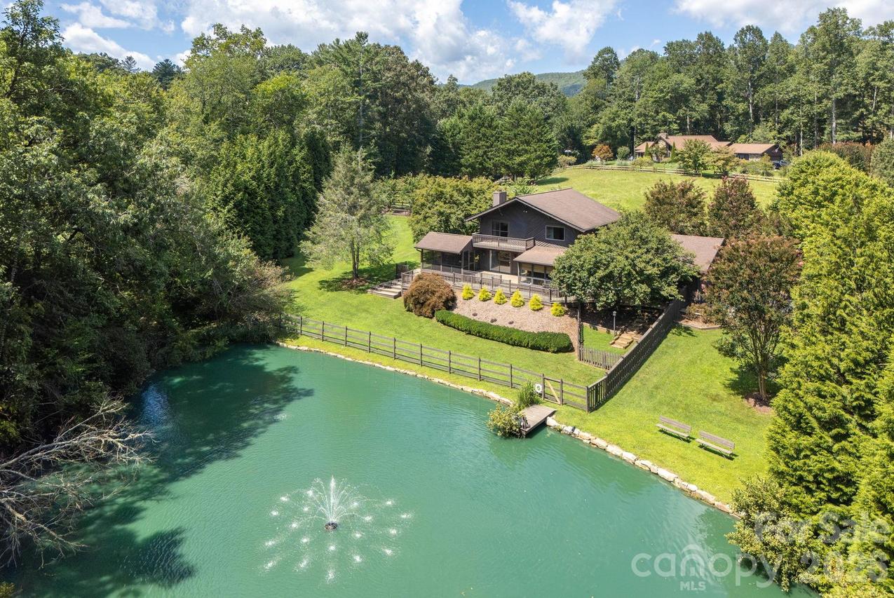 20 Spring Lake Dr., Mills River, NC 28759