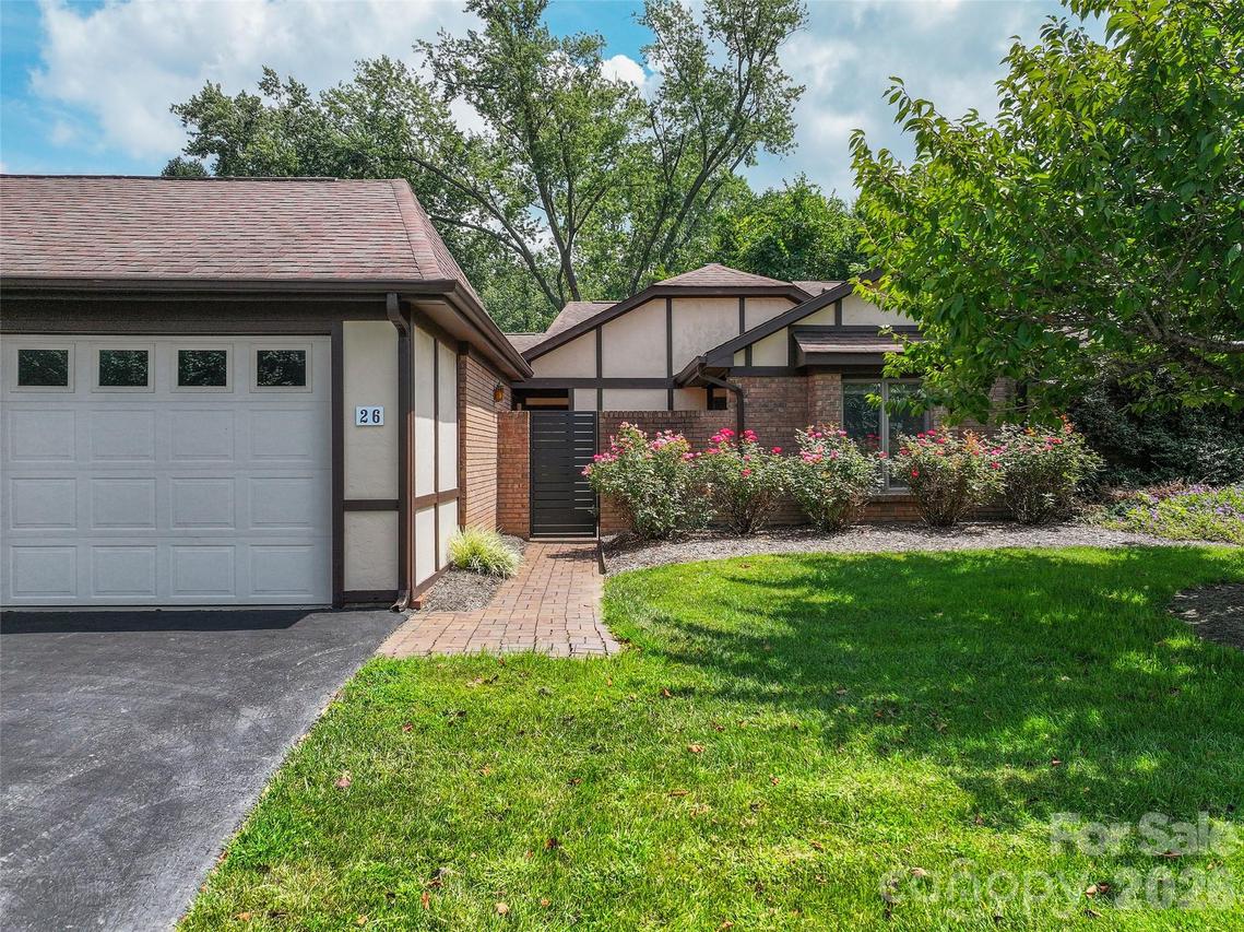 26 Lodge Ln., Waynesville, NC 28786