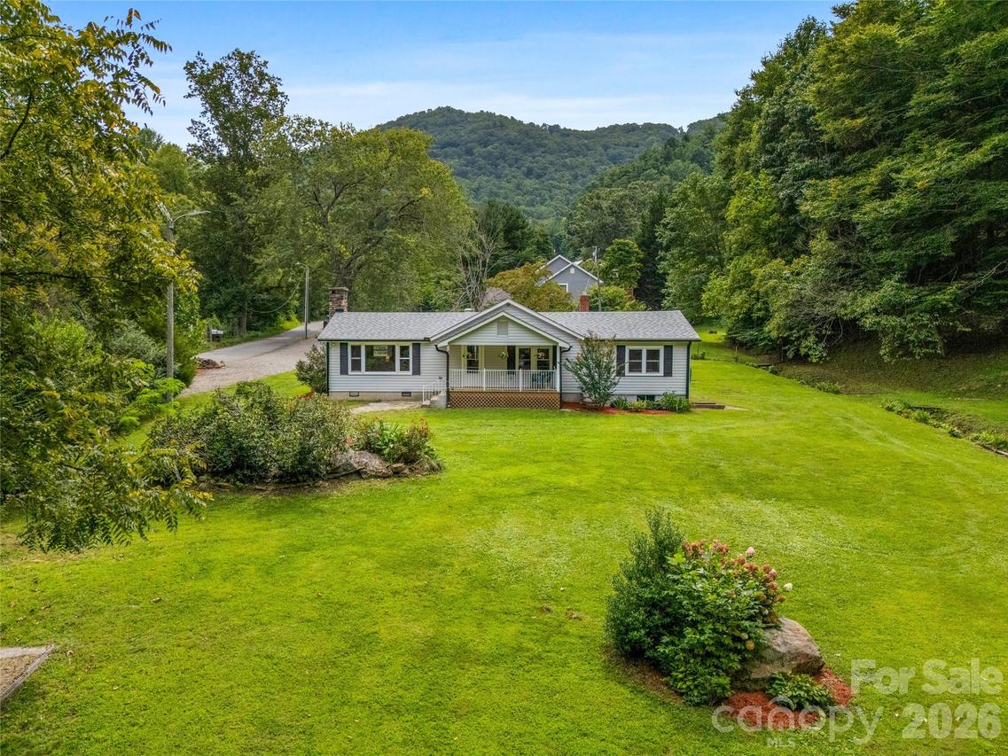 91 Rice Branch Rd., Asheville, NC 28804