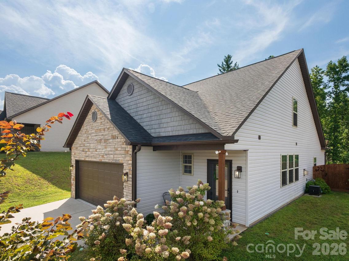 218 Water Leaf Dr., Weaverville, NC 28787